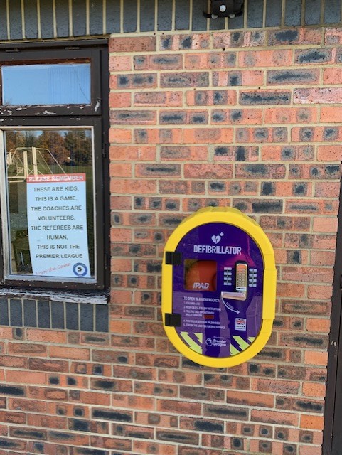 Ramsbury FC add Emergency Defibrillator to the Clubhouse through FA scheme